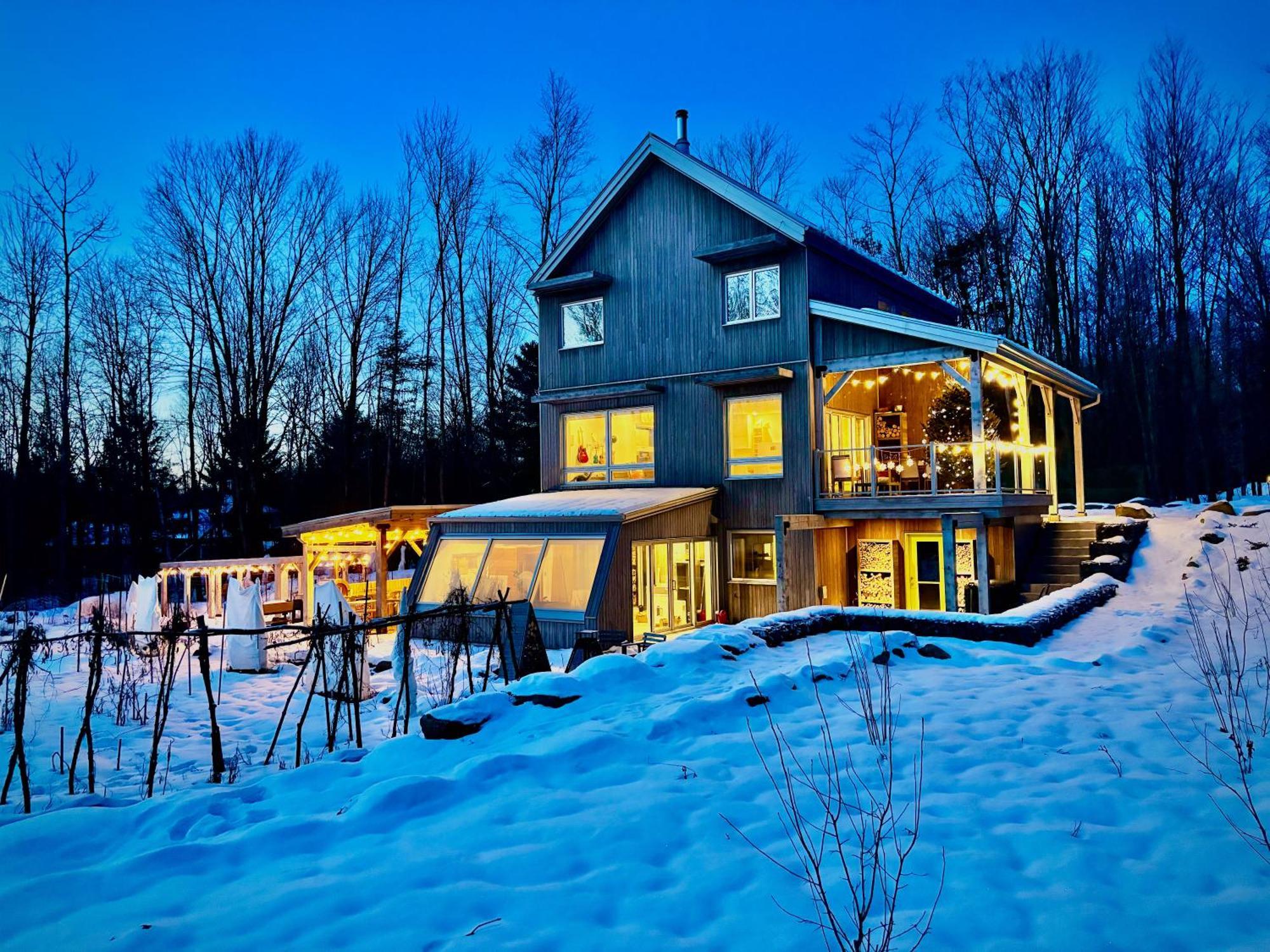Le Camp Cache Shefford Bed & Breakfast Exterior photo